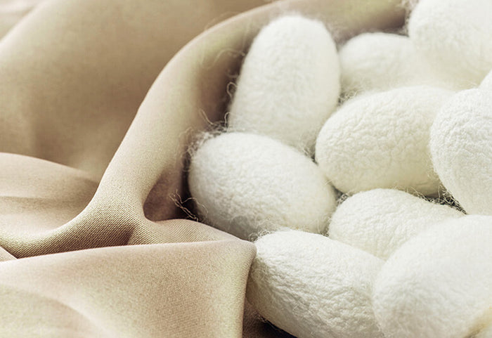 <div>Luxusný spánok v objatí 100 % morušového hodvábu.</div>