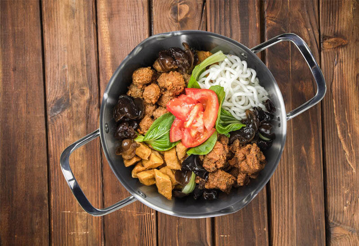 Trojvrstvové dno pre odolnosť a technológia ThermoFlow pre vynikajúcu distribúciu tepla.