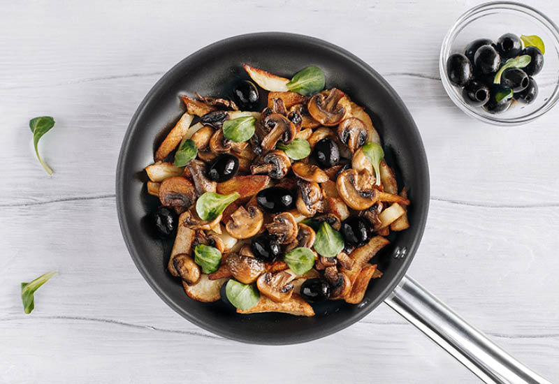 Trojvrstvové dno pre odolnosť a technológia ThermoFlow pre vynikajúcu distribúciu tepla.