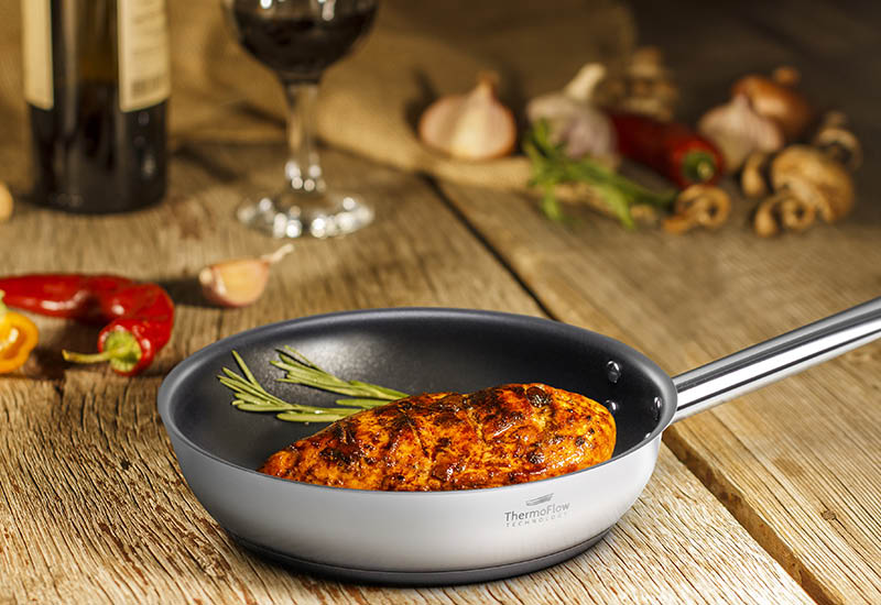 Moderná technológia varenia bez pripaľovania potravín na povrch panvice.