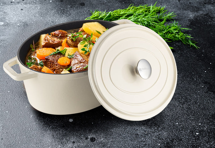 Liatinový riad je nevyhnutnou súčasťou každej kuchyne.