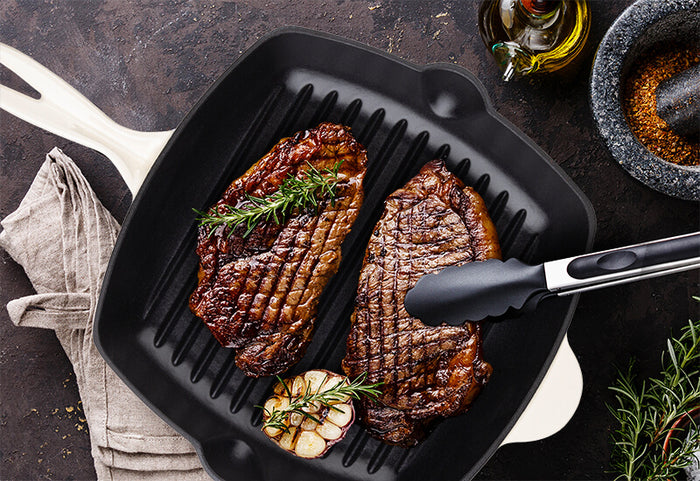 Grilovacia panvica je nevyhnutnou súčasťou každej kuchyne.