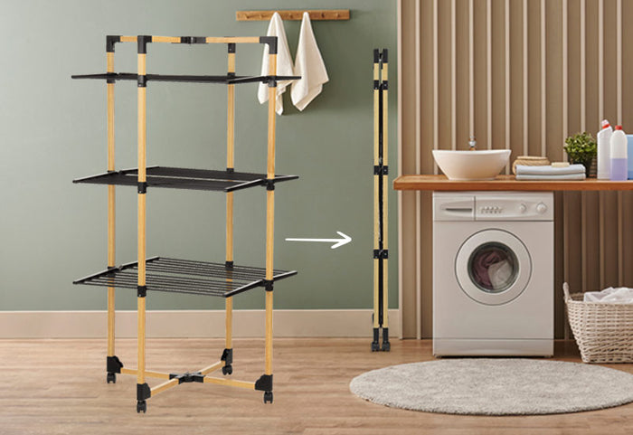 Priestranný a všestranný.