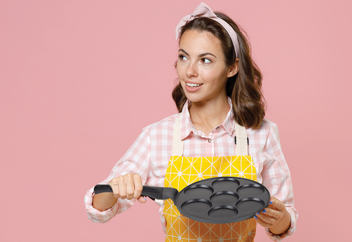 Nepriľnavá povrchová úprava na jednoduché pečenie a ešte jednoduchšie čistenie.