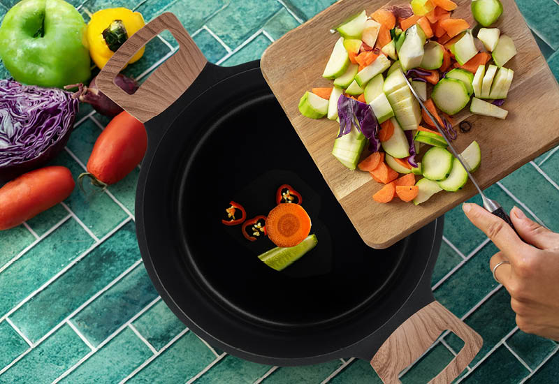 Vybrané kvalitné materiály pre rýchle varenie a dlhú životnosť riadu.