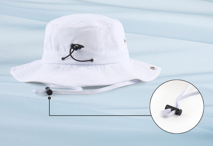 Praktická nastaviteľná šnúrka pod bradou pre dokonalú bezpečnosť.