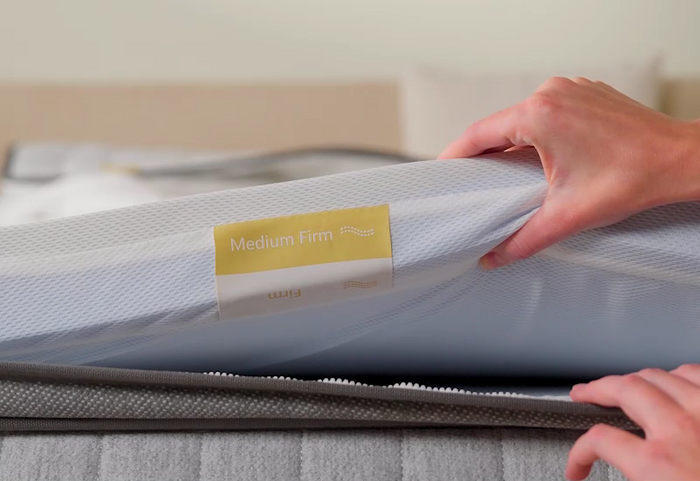 Prispôsobte tvrdosť matraca svojim potrebám pomocou obojstranného vrchného matraca.